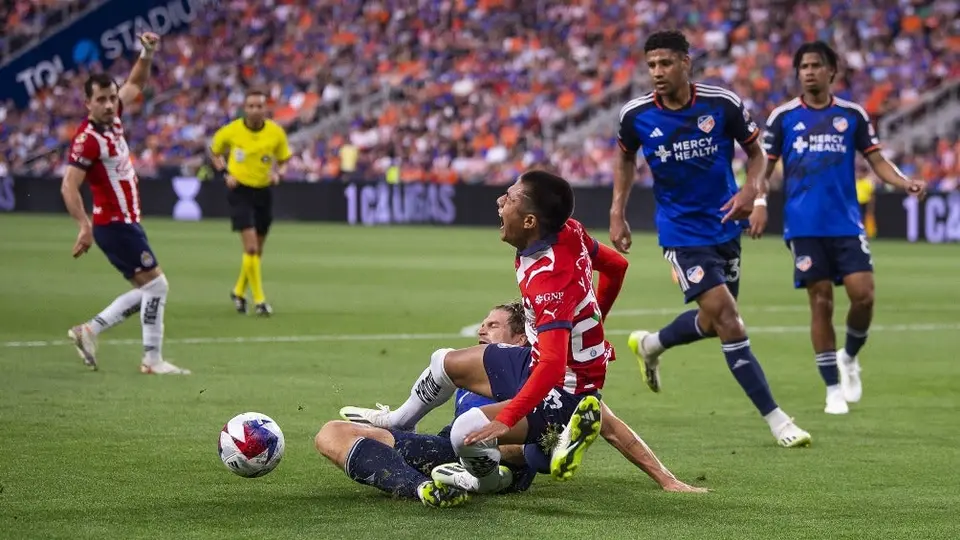 Leagues Cup: Árbitro central no marca penalti a favor de las Chivas en juego vs Cincinnati