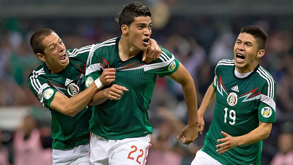 Raúl Jiménez recuerda con emoción su chilena ante Panamá en 2013: 'Se me pone la piel chinita'