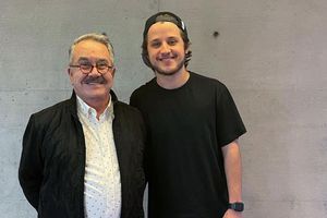 Pedro Sola recordó cuando su mamá buscó llevarlo al médico por su orientación