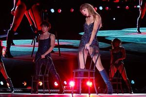 ¡Nadie se lo quiere perder! Swifties cantan alrededor del Foro Sol a pesar de no ver a Taylor Swift