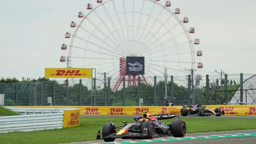 Checo Pérez terminó noveno en la P2 del GP de Japón; Max Verstappen dominó la pista