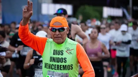 Vargas responde a acusación de trampa en Maratón de la CDMX: 'Mi error fue llegar a la meta'