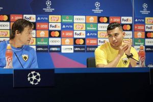 Matías Almeyda retó a Orbelin Pineda a dar conferencia en inglés y se niega: 'Me da miedo'