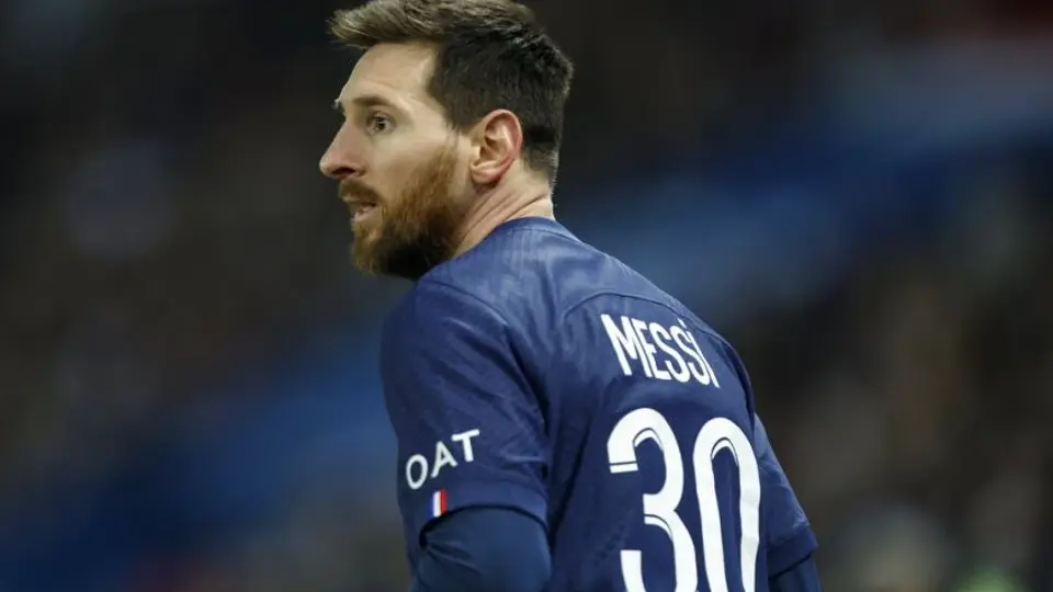 Fan le pide foto a Lionel Messi y en un descuido le planta un beso