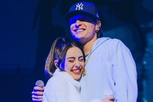 Peso Pluma y Nicki Nicole generan polémica por su excesiva seguridad en tienda de Polanco