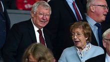 Muere esposa de Sir Alex Ferguson a los 84 años, informó el Manchester United