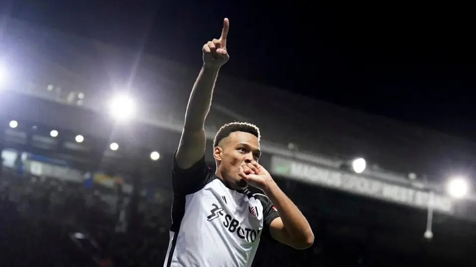Raúl Jiménez sigue sin marcar, pero Fulham eliminó a Ipswich Town de la Carabao Cup