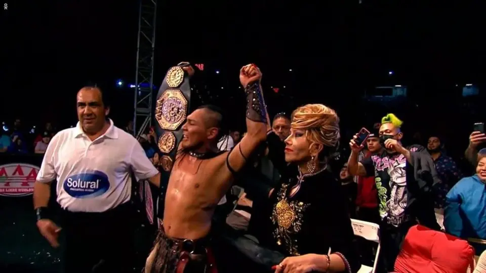 Triplemanía XXXI:  Hijo del Vikingo vence a Kenny Omega y retiene el Megacampeonato