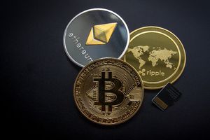 Bitcon se dispara; supera los 35 mil dólares y crecen las especulaciones
