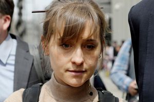 Liberan a Allison Mack, actriz de Smallville encarcelada por sus nexos con la secta NXIVM