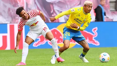 Prensa española sobre Julián Araujo: 'No es un jugador que esté en el radar'