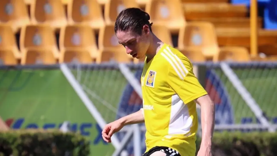 Tigres: Marcelo Flores demuestra habilidad goleadora en entrenamiento