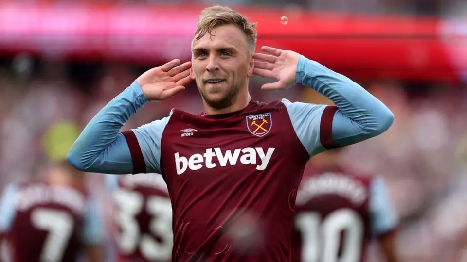 Edson Álvarez fue titular en el victoria del West Ham ante el Sheffield United