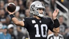 Jimmy Garoppolo entró en protocolo de conmoción y está en duda para el juego ante Chargers
