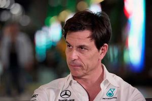 Toto Wolff defiende a Checo Pérez tras su mala clasificación: 'No es idiota'
