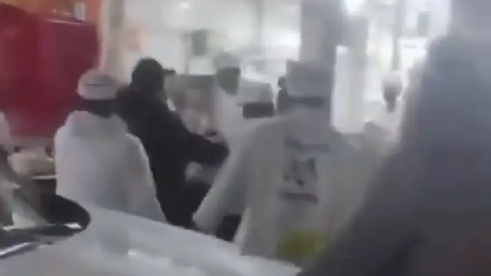 Captan a meseros golpeando a clientes en la taquería 'El Borrego Viudo'