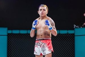 ¡Por lucido! Peleador de la MMA se lesiona durante su entrada al ring