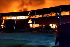 Incendio consume bodegas del IMSS en Vallejo, al Norte de la CDMX