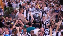 Aficionado de Newcastle fue apuñalado en Milán previo al partido de Champions