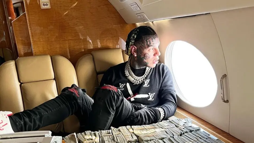 Video: Filtran imágenes del momento en que 6ix9ine ingresó a la cárcel