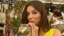 Eva Longoria celebra el Centenario del Necaxa con pastelito conmemorativo