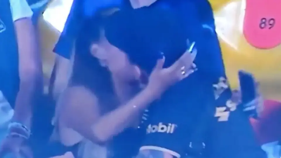 Aficionado de Pumas 'la rompió' en Kiss Cam de la Liga Colombia