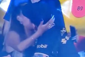 Aficionado de Pumas 'la rompió' en Kiss Cam de la Liga Colombia
