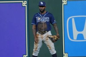 ¡De otro planeta! Randy Arozarena se luce con tremenda atrapada en el juego contra los Texas Rangers