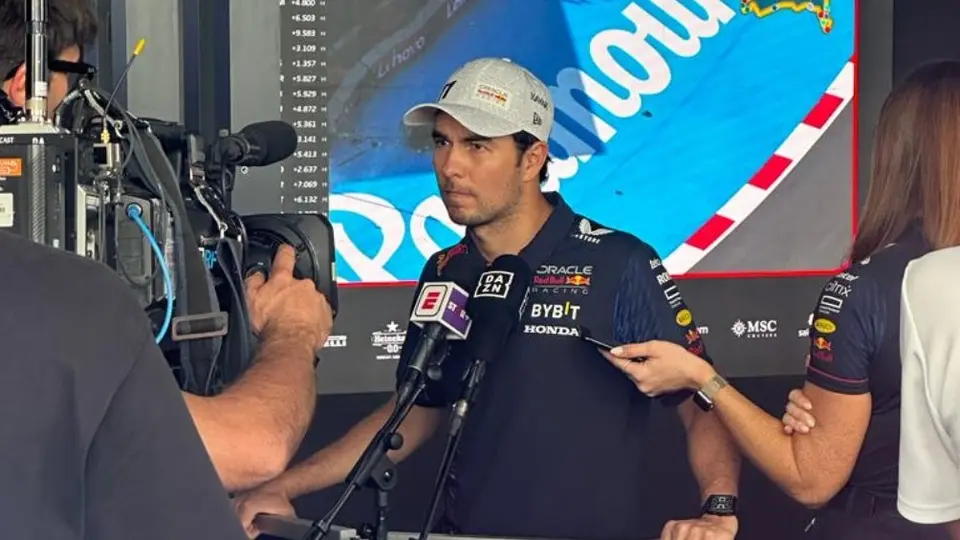 GP de México: Aficionados levantan el puño en señal de apoyo tras el huracán Otis