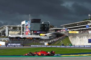 F1: Tormenta con fuertes vientos desprende techo de grada en el GP de Brasil