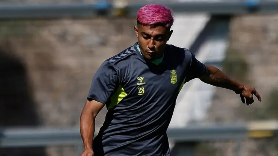 Julián Araujo: 15 jugadores de Las Palmas perdieron su vuelo para enfrentar de visita a Sevilla