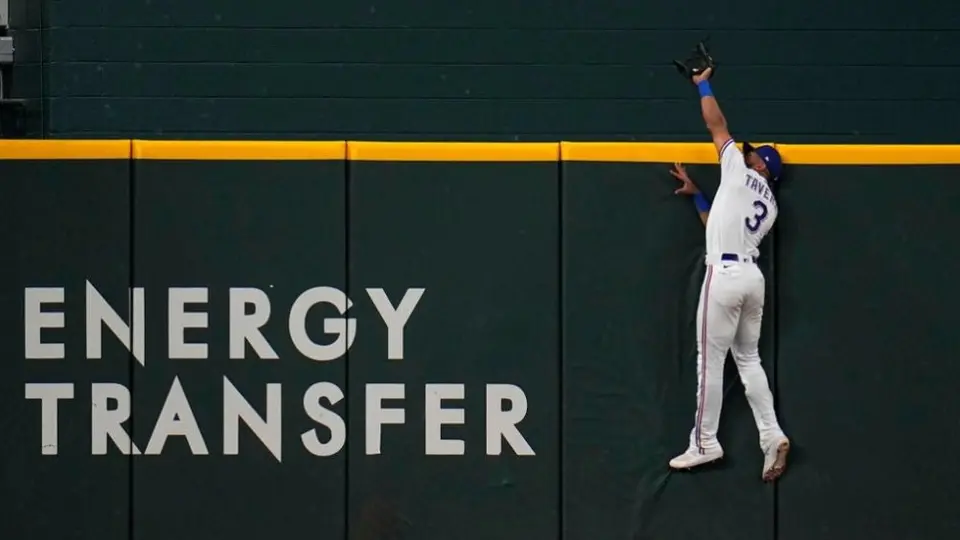 ¡Espectacular! Leody Taveras evita home run con impresionante atrapada ante Astros