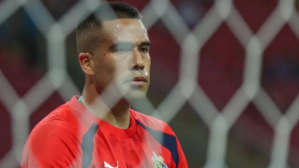 "Wacho" Jiménez no cederá su lugar en el arco y peleará titularidad en Chivas