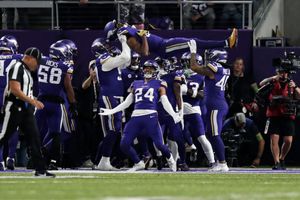 Vikings sorprende y vence a 49ers en el Monday Night Football