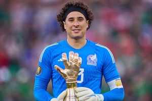 Memo Ochoa aparece con figuras como Messi, CR7 y Mbappé en ‘The Ultimate Team Goal’ de FIFA