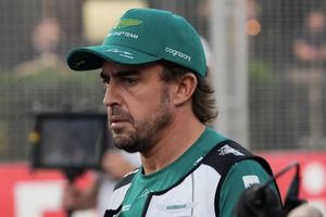 Fernando Alonso 'estalló' contra paparazzis en su regreso a España