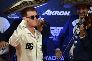 ¡Qué detalle! Canelo Álvarez regala vino muy costoso a Adela Micha por apuesta