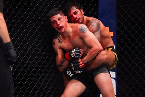 Brandon Moreno pierde su título de peso mosca tras caer ante Alexandre Pantoja