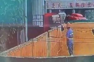 Empleado de cervecera china Tsingtao orinó en barrica y la empresa ya lo busca