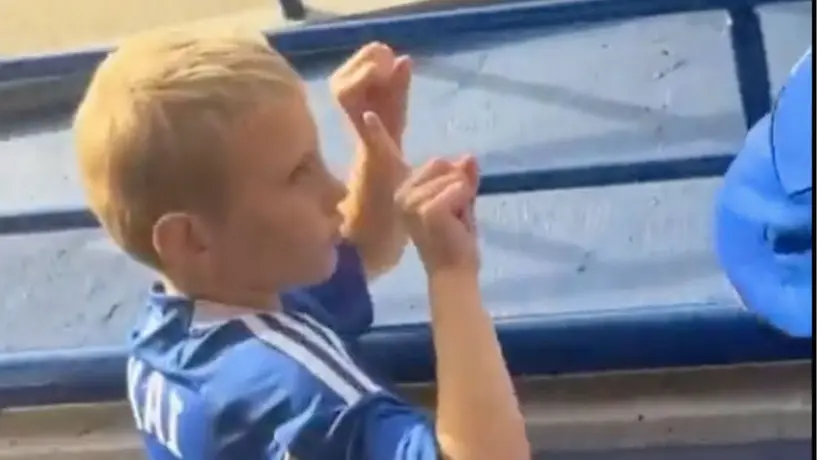 Joven aficionado del Leicester 'se mofó' de los fans del Stoke City