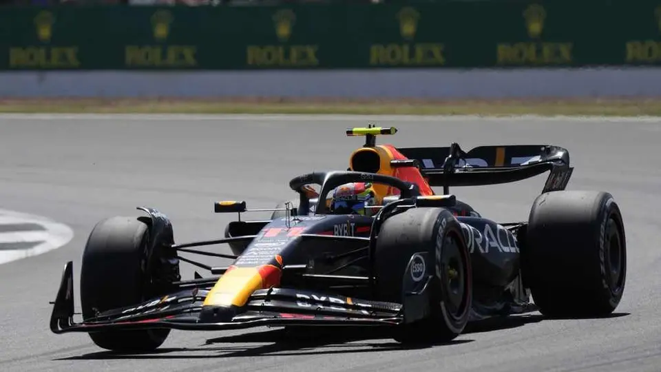 Checo Pérez termina segundo en la primera práctica libre del Gran Premio de Inglaterra