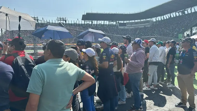 Gran Premio de México: Afición mexicana se va del Autódromo tras el abandono de Checo