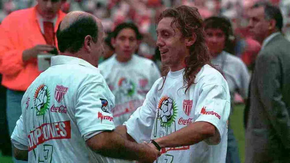 Alex Aguinaga, exfigura del Necaxa, pudo jugar en AC Milan y Real Madrid