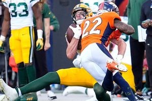 NFL suspende a Kareem Jackson por cuatro partidos por golpe ilegal