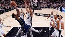 NBA: Mavericks derrotaron 126-119 a Spurs y arruinaron debut de Wembanyama