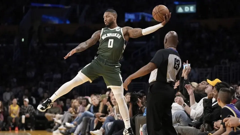 Damian Lillard debutó con los Milwaukee Bucks venciendo a Los Angeles Lakers