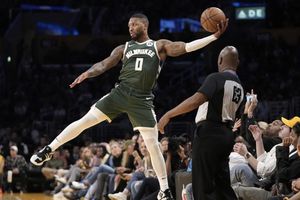Damian Lillard debutó con los Milwaukee Bucks venciendo a Los Angeles Lakers