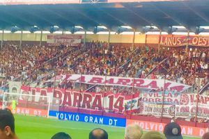 ¡Violencia en estadio termina en tragedia! Aficionado muere tras pelea de Barras en Argentina