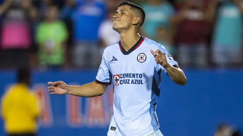 Tunden en redes a Uriel Antuna tras la eliminación de Cruz Azul