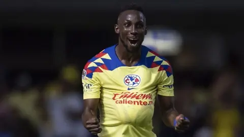 Julián Quiñones rechazó convocatoria de Colombia; quiere jugar con el Tri